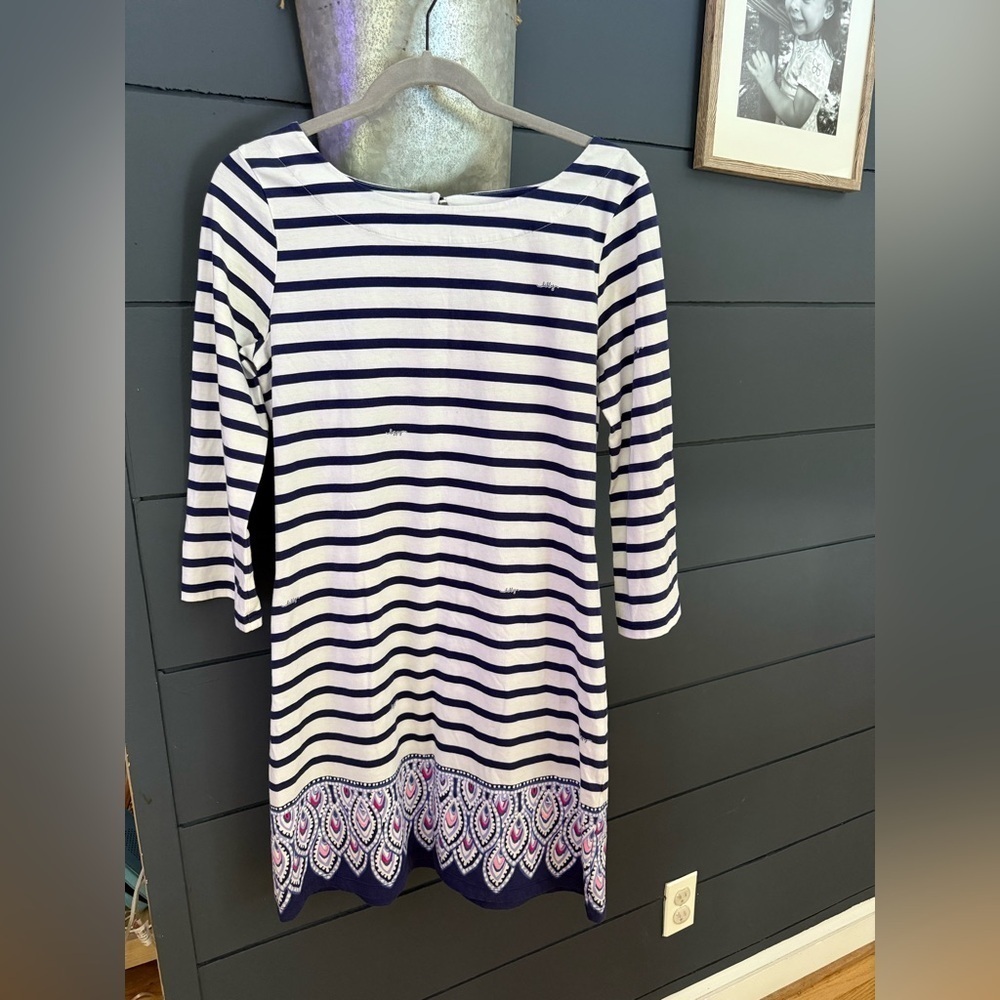 Lilly Pulitzer size medium Beacon Serene Stripe Navy White Dress